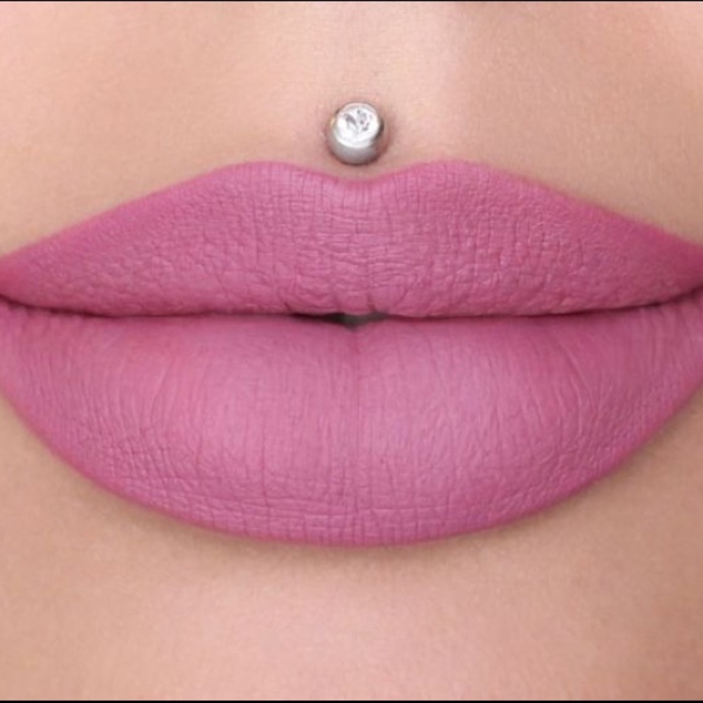 Anastasia Beverly Hills Liquid lipstick Soft Lilac